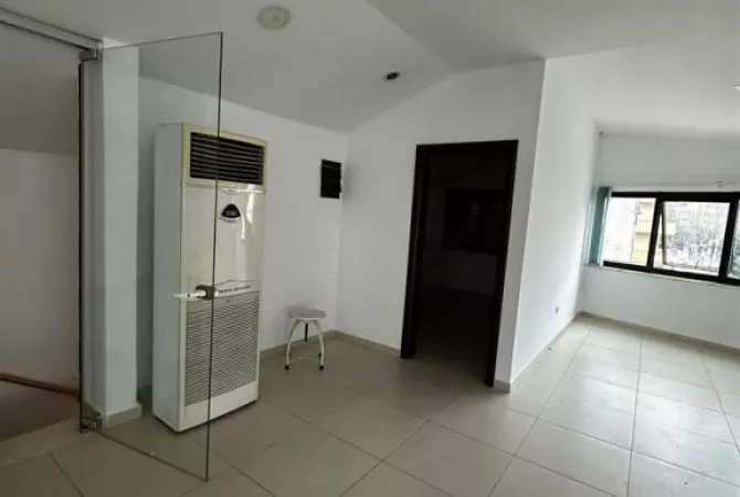 AMBIENT BIZNESI ME QIRA 2 KATE BRRYLI 1500 EURO 