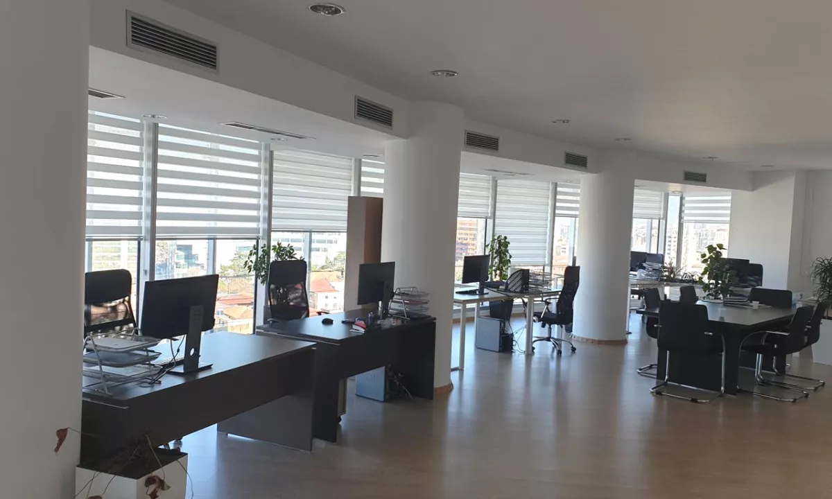 AMBIENT BIZNESI ME QIRA PER ZYRA 139 M2