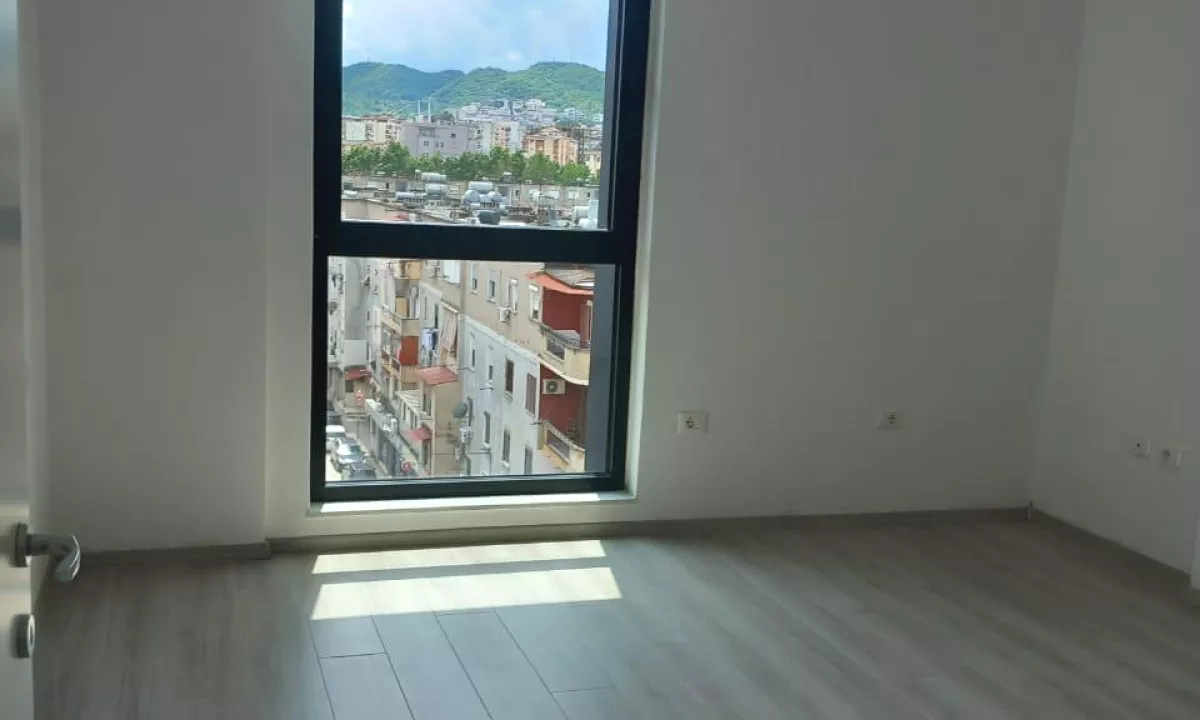 AMBIENT PER ZYRE ME QIRA MYSLYM SHYRI 900 EURO 