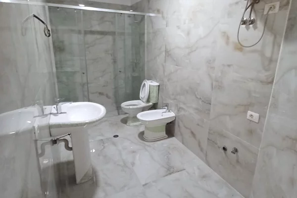 Shtepi ne shitje Apartament ne Tirane, 1+1, Mobilimi Pjeserisht e mobiluar, Pagesa 407,550  Euro.