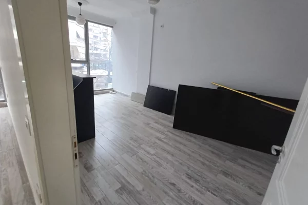 Shtepi ne shitje Apartament ne Tirane, 1+1, Mobilimi Pjeserisht e mobiluar, Pagesa 407,550  Euro.