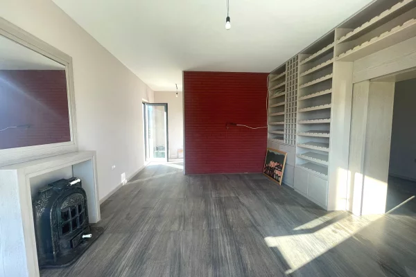 Shtepi ne shitje Shtepi Private ne Tirane, 3+1, Mobilimi Pjeserisht e mobiluar, Pagesa 396,000  Euro.