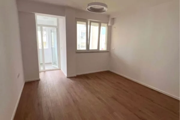 Shitet Apartament 1+1 Don Bosko 