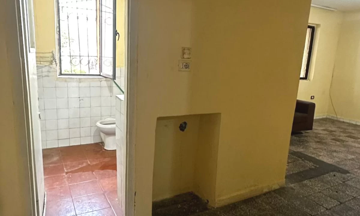 Shtepi ne shitje Apartament ne Tirane, 1+1, Mobilimi Bosh, pa mobiluar, Pagesa 118,000  Euro.
