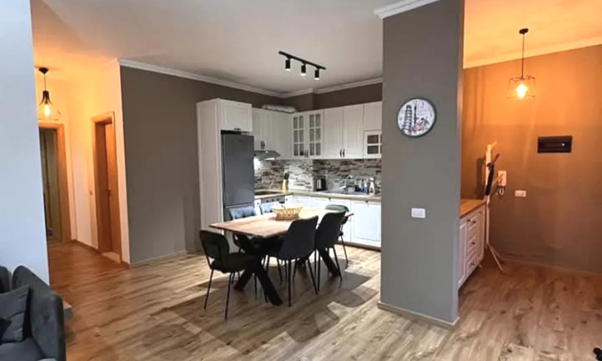 Shtepi me qera Apartament ne Tirane, 2+1, Mobilimi E mobiluar, Pagesa 900  Euro.
