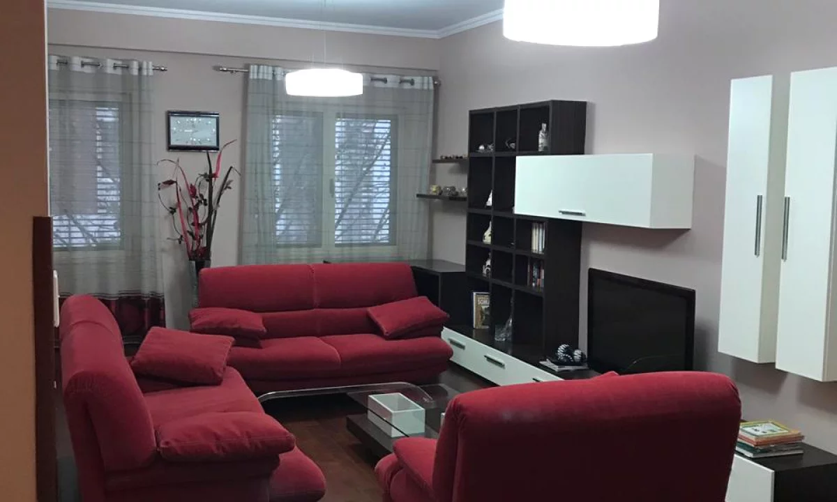Shtepi ne shitje Apartament ne Tirane, 2+1, Mobilimi E mobiluar, Pagesa 410,000  Euro.