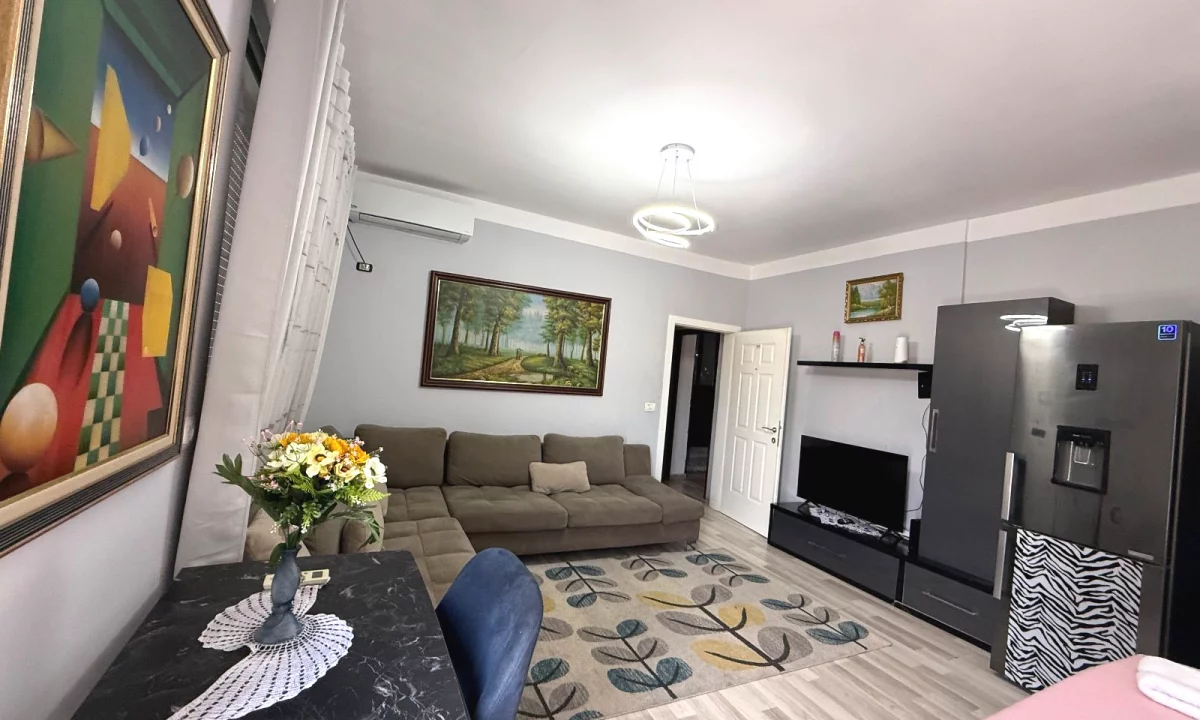 Shtepi me qera Apartament ne Tirane, Garsoniere, Mobilimi E mobiluar, Pagesa 50,000  Leke.