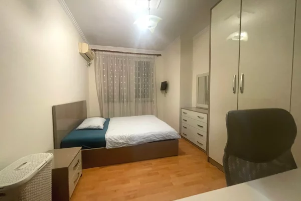 Shtepi me qera Apartament ne Tirane, 1+1, Mobilimi E mobiluar, Pagesa 450  Euro.