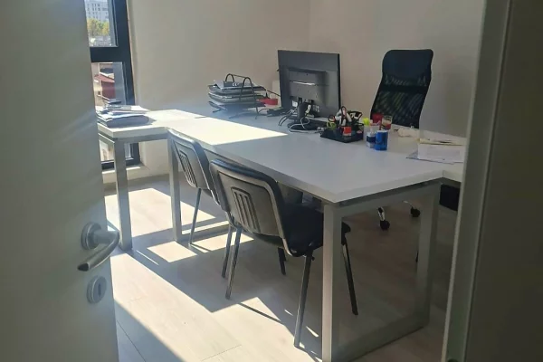 Business Property for Rent 3+1 in Tirana - 1,000 Euro