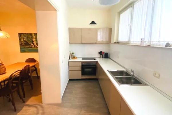Shtepi ne shitje Apartament ne Tirane, 2+1, Mobilimi E mobiluar, Pagesa 258,000  Euro.
