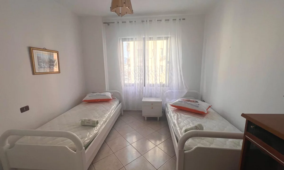 Shtepi me qera Apartament ne Tirane, 2+1, Mobilimi E mobiluar, Pagesa 50,000  Leke.