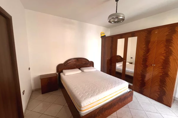 Shtepi me qera Apartament ne Tirane, 2+1, Mobilimi E mobiluar, Pagesa 50,000  Leke.