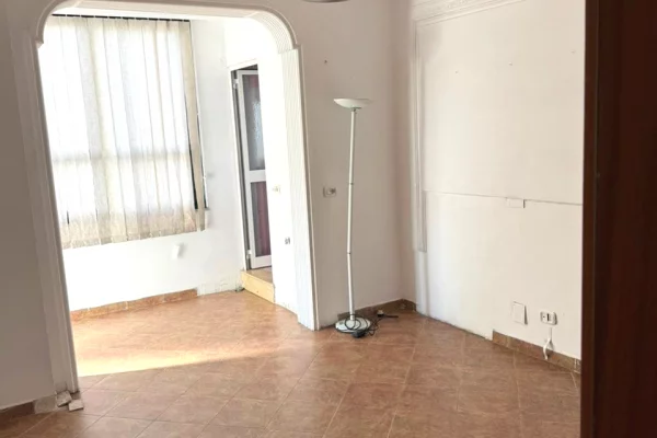 Shtepi ne shitje Apartament ne Tirane, 4+1, Mobilimi Bosh, pa mobiluar, Pagesa 350,000  Euro.
