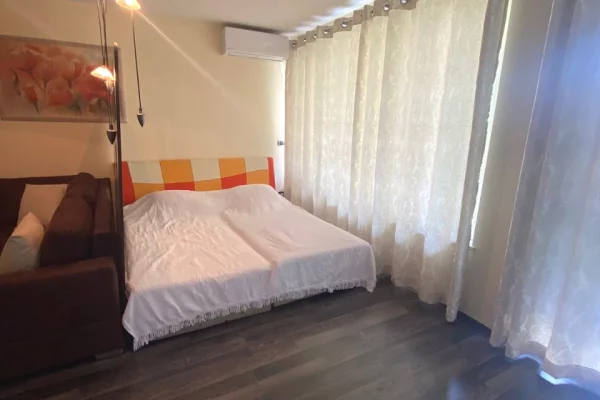 APARTAMENT 3+1+2 ME QIRA TE BRRYLI 550 EURO