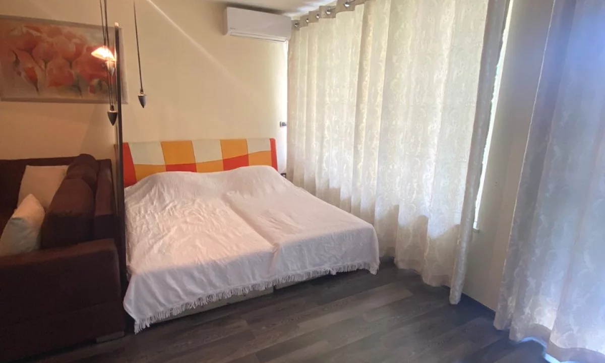 Shtepi me qera Apartament ne Tirane, 3+1, Mobilimi E mobiluar, Pagesa 550  Euro.