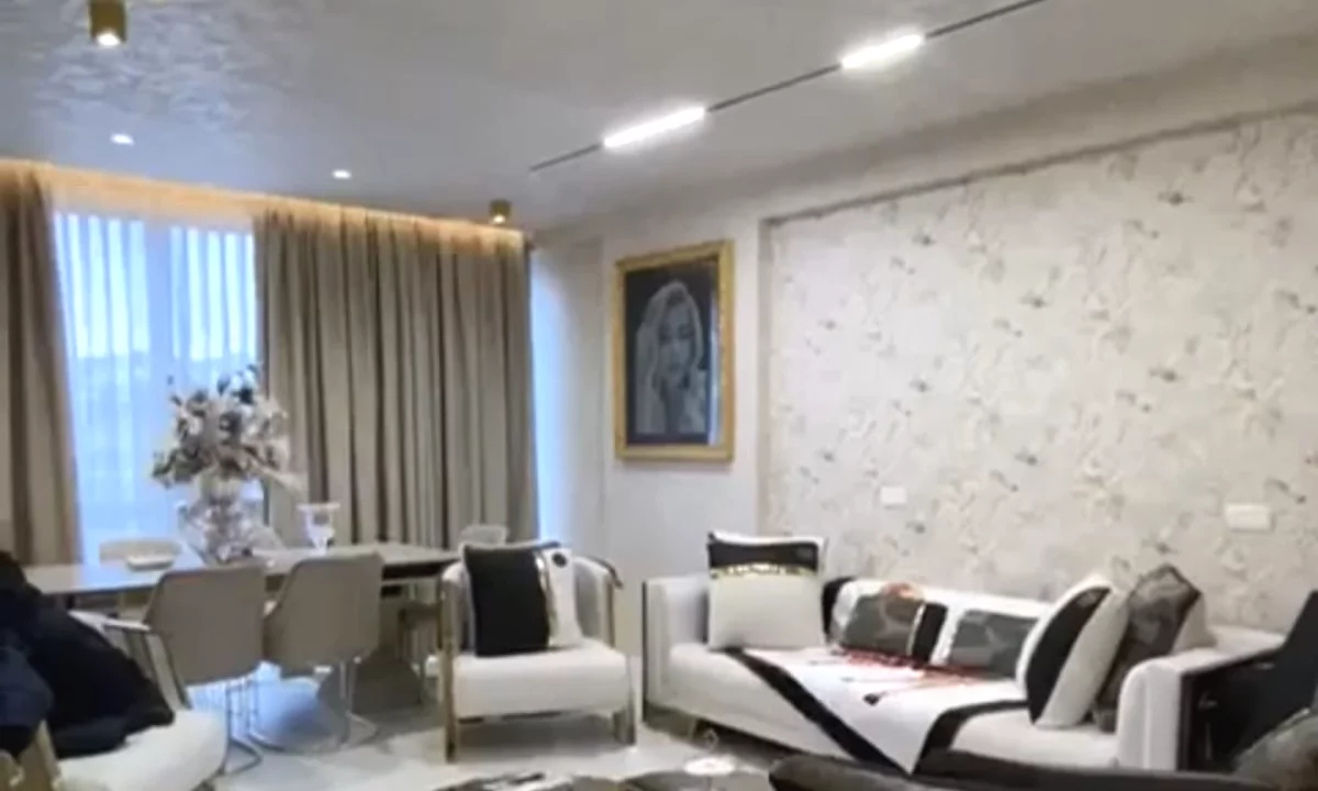 Shtepi ne shitje Apartament ne Tirane, 2+1, Mobilimi E mobiluar, Pagesa 240,000  Euro.