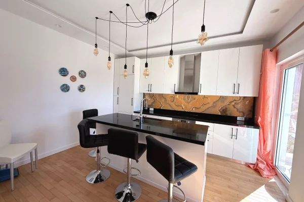 Shtepi ne shitje Vila Luksoze ne Tirane, 5+1, Mobilimi E mobiluar, Pagesa 600,000  Euro.