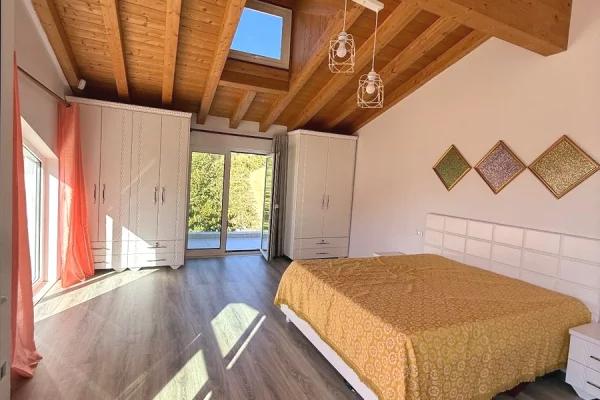 Shtepi ne shitje Vila Luksoze ne Tirane, 5+1, Mobilimi E mobiluar, Pagesa 600,000  Euro.