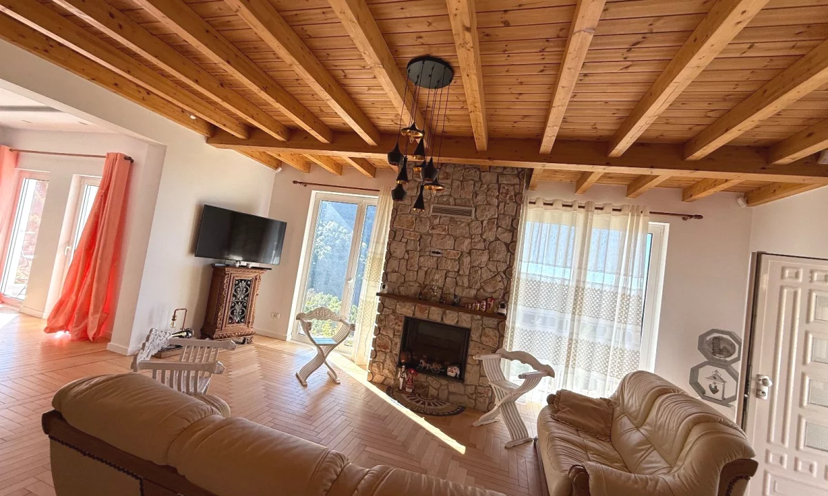 Shtepi ne shitje Vila Luksoze ne Tirane, 5+1, Mobilimi E mobiluar, Pagesa 600,000  Euro.