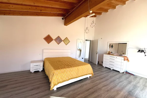 Shtepi ne shitje Vila Luksoze ne Tirane, 5+1, Mobilimi E mobiluar, Pagesa 600,000  Euro.