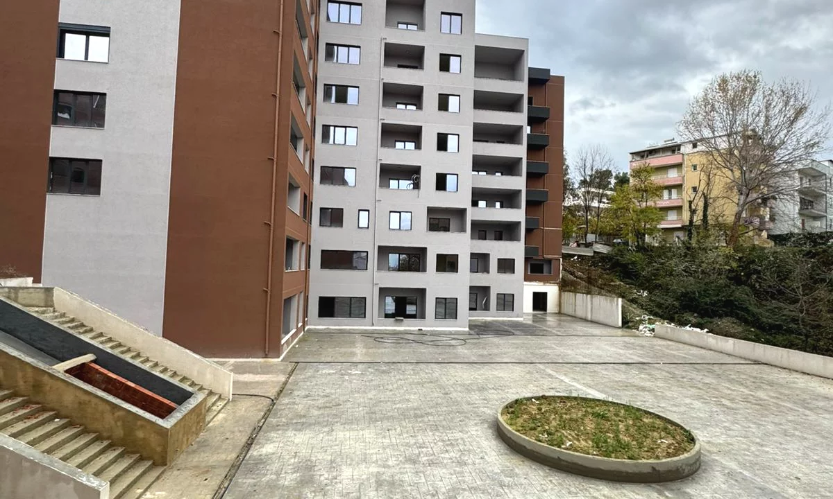 Shtepi ne shitje Apartament ne Tirane, 2+1, Mobilimi Bosh, pa mobiluar, Pagesa 213,750  Euro.