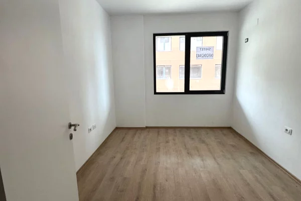 Shtepi ne shitje Apartament ne Tirane, 2+1, Mobilimi Bosh, pa mobiluar, Pagesa 180,000  Euro.