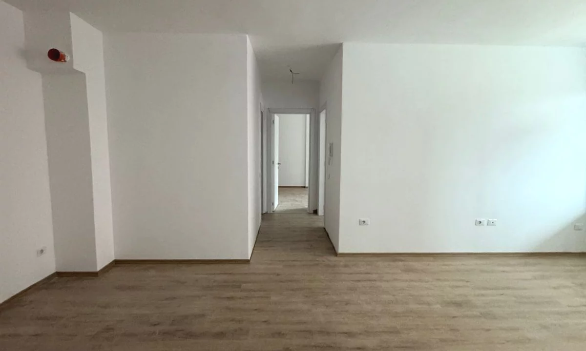 Shtepi ne shitje Apartament ne Tirane, 2+1, Mobilimi Bosh, pa mobiluar, Pagesa 180,000  Euro.