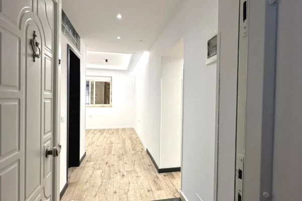 Shtepi ne shitje Apartament ne Tirane, 1+1, Mobilimi Bosh, pa mobiluar, Pagesa 157,000  Euro.