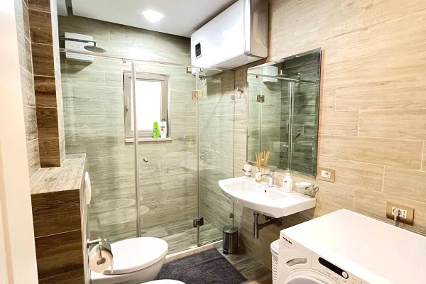 Shtepi me qera Apartament ne Tirane, 2+1, Mobilimi E mobiluar, Pagesa 1,000  Euro.