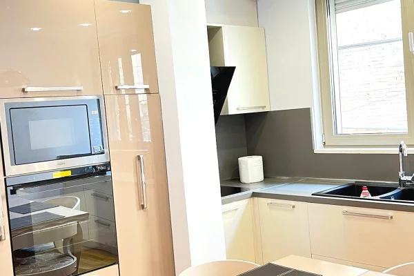 Shtepi me qera Apartament ne Tirane, 2+1, Mobilimi E mobiluar, Pagesa 1,000  Euro.