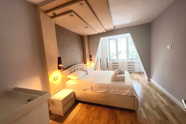 Shtepi me qera Apartament ne Tirane, 2+1, Mobilimi E mobiluar, Pagesa 1,000  Euro.