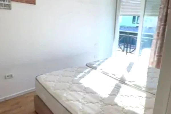 Shtepi me qera Apartament ne Tirane, 2+1, Mobilimi E mobiluar, Pagesa 800  Euro.