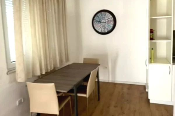 Shtepi me qera Apartament ne Tirane, 2+1, Mobilimi E mobiluar, Pagesa 800  Euro.