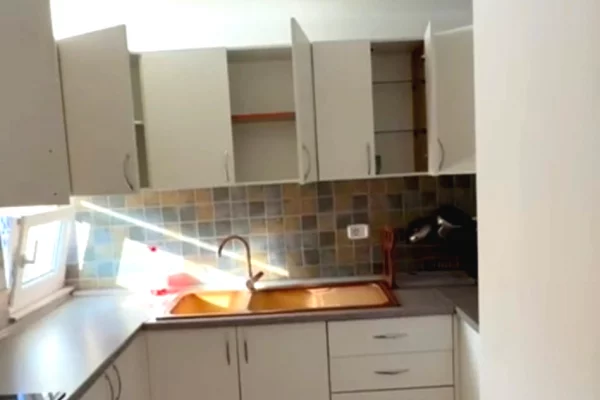 Shtepi me qera Apartament ne Tirane, 2+1, Mobilimi E mobiluar, Pagesa 800  Euro.