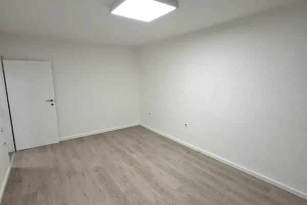 Ambient biznesi me qera 3+1 ne Tirane - 650 Euro