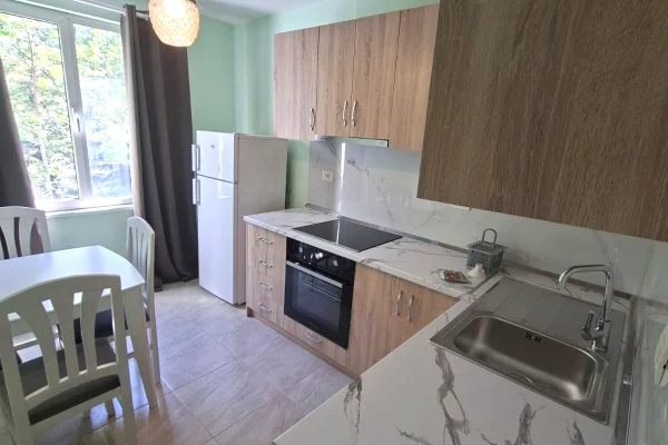 Shtepi me qera Apartament ne Tirane, 2+1, Mobilimi Pjeserisht e mobiluar, Pagesa 650  Euro.