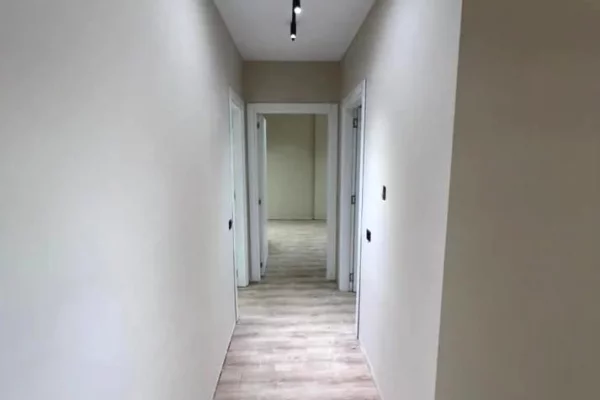 Shtepi ne shitje Apartament ne Tirane, 2+1, Mobilimi Bosh, pa mobiluar, Pagesa 238,220  Euro.