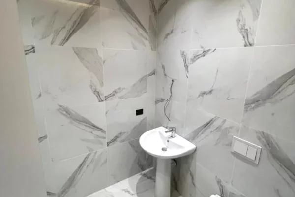 Shtepi ne shitje Apartament ne Tirane, 2+1, Mobilimi Bosh, pa mobiluar, Pagesa 238,220  Euro.