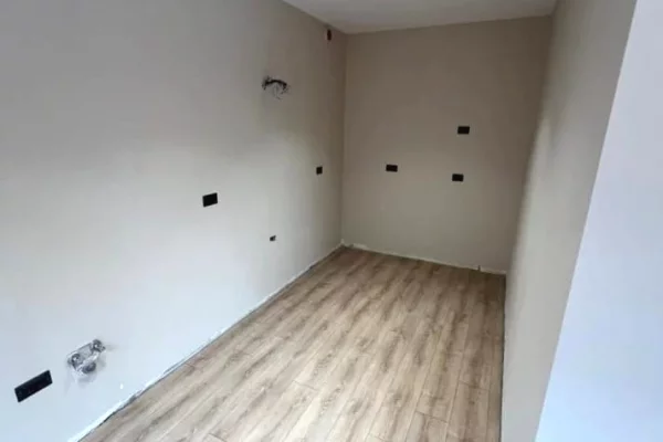 Shtepi ne shitje Apartament ne Tirane, 2+1, Mobilimi Bosh, pa mobiluar, Pagesa 238,220  Euro.