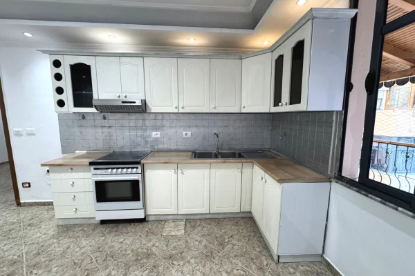 Apartament 3+1 me qera ne Tirane zona 21 Dhjetori/Rruga e Kavajes