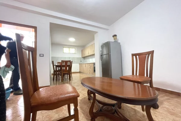 Shtepi me qera Apartament ne Tirane, 1+1, Mobilimi E mobiluar, Pagesa 400  Euro.