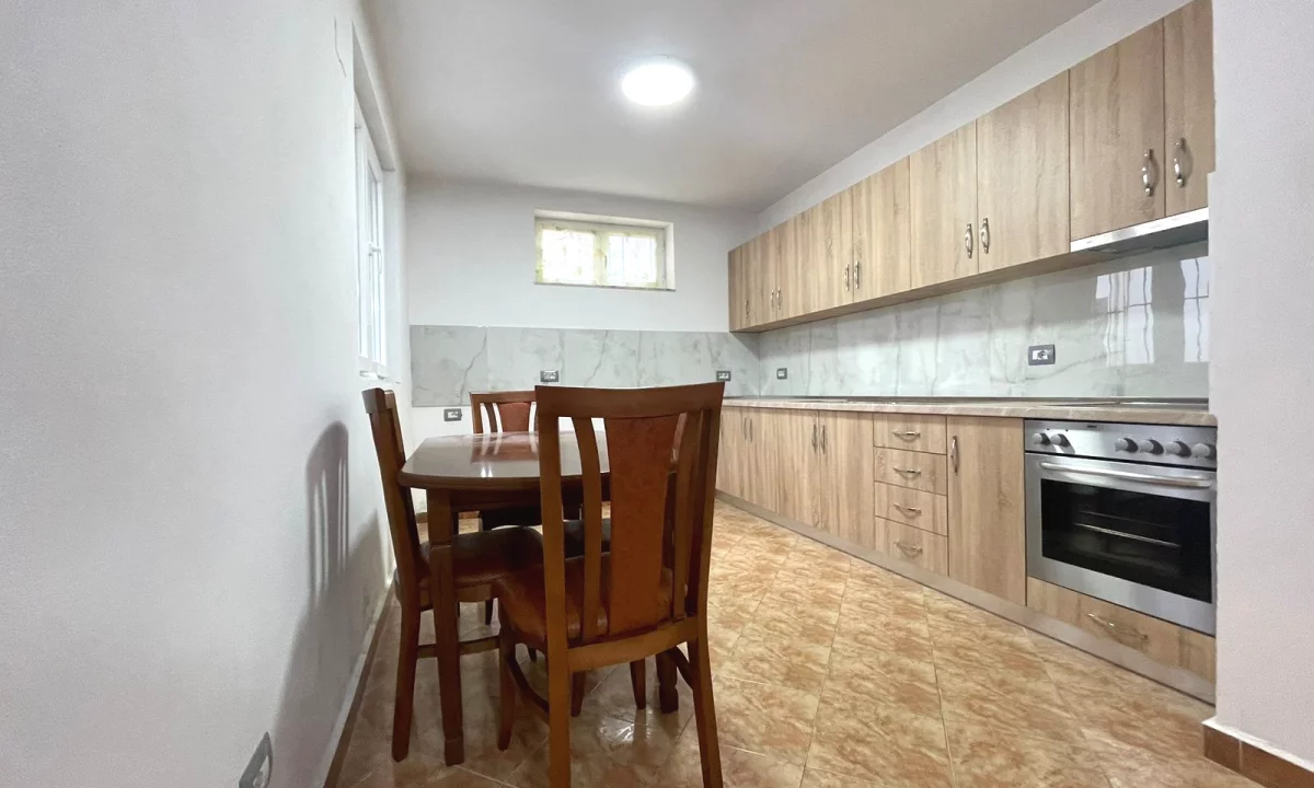 Shtepi me qera Apartament ne Tirane, 1+1, Mobilimi E mobiluar, Pagesa 400  Euro.