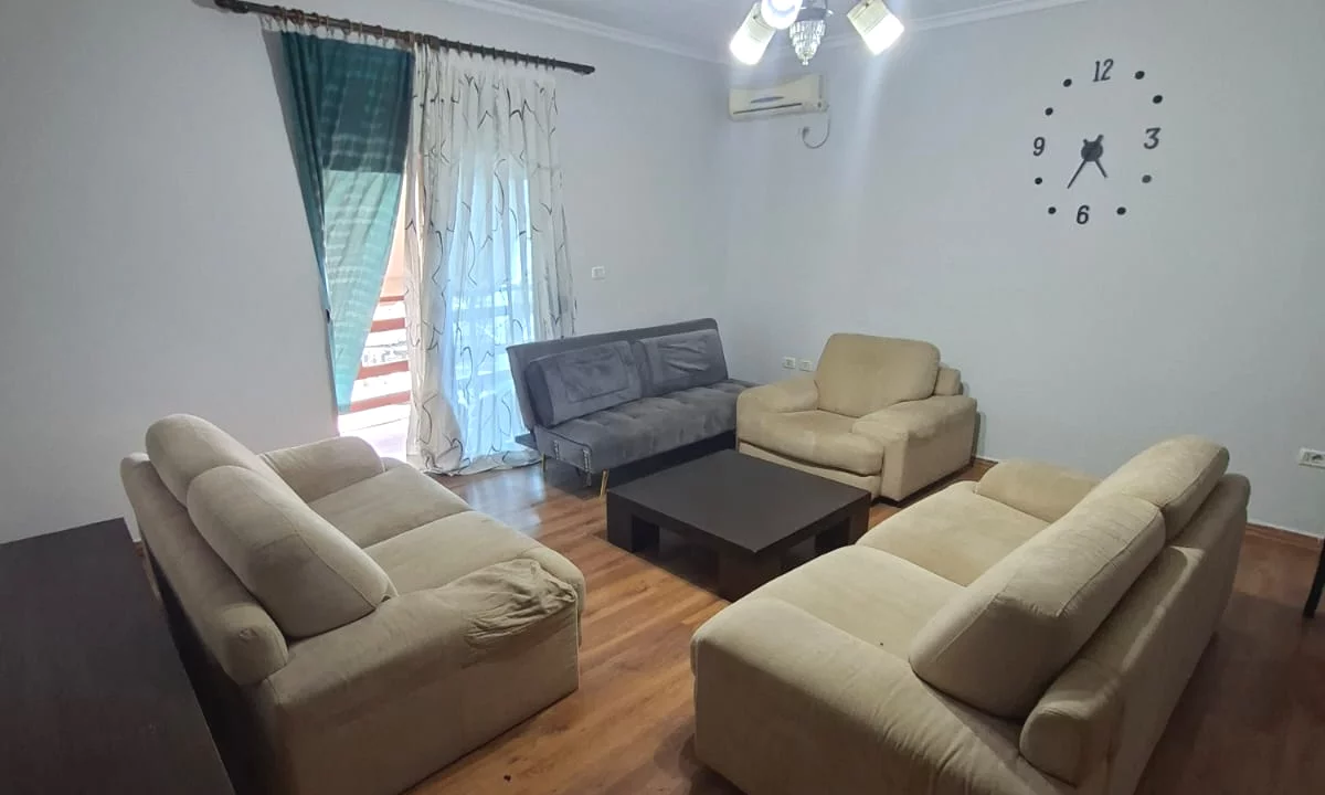 Shtepi me qera Apartament ne Tirane, 1+1, Mobilimi E mobiluar, Pagesa 500  Euro.