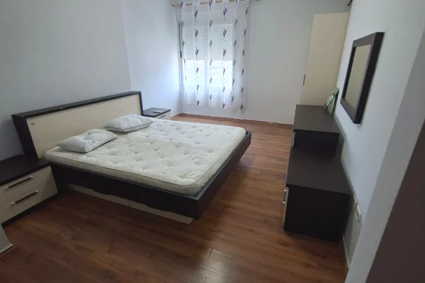 Shtepi me qera Apartament ne Tirane, 1+1, Mobilimi E mobiluar, Pagesa 500  Euro.