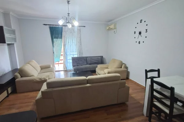Shtepi me qera Apartament ne Tirane, 1+1, Mobilimi E mobiluar, Pagesa 500  Euro.