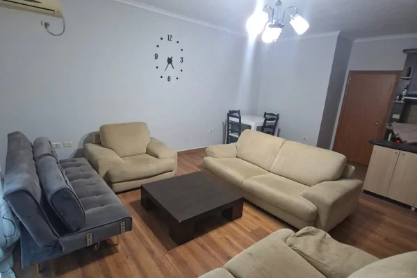 Shtepi me qera Apartament ne Tirane, 1+1, Mobilimi E mobiluar, Pagesa 500  Euro.