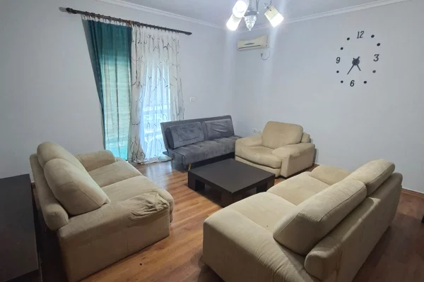 Shtepi me qera Apartament ne Tirane, 1+1, Mobilimi E mobiluar, Pagesa 500  Euro.