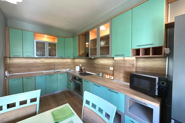 Shtepi me qera Apartament ne Tirane, 2+1, Mobilimi E mobiluar, Pagesa 650  Euro.