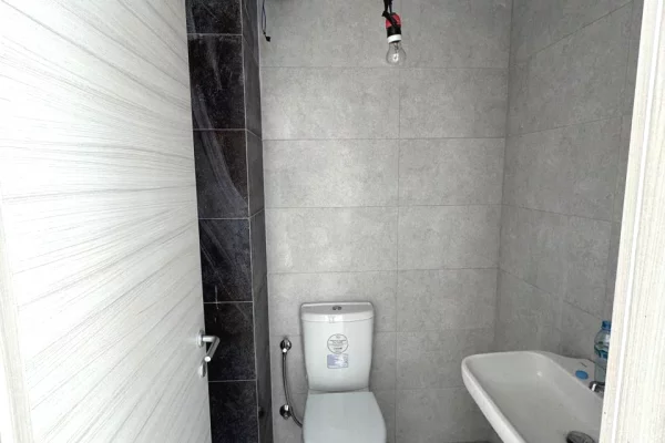 SHITET DYQAN SHKOLLA E KUQE, PAZARI I RI 