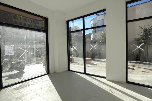 Ambient biznesi ne shitje 1+1 ne Tirane - 126,000 Euro